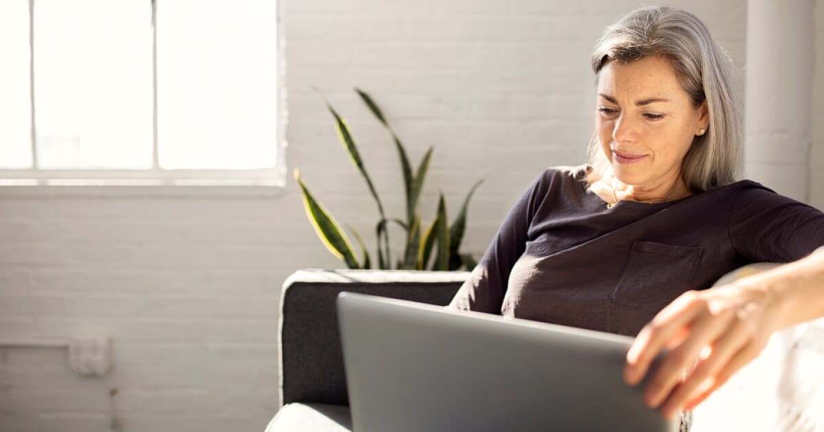 Checklist: 7 tips to outsmart scammers & protect yourself online