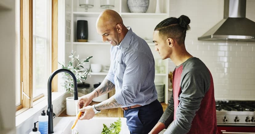 Financial literacy for teens: 6 lessons about money management