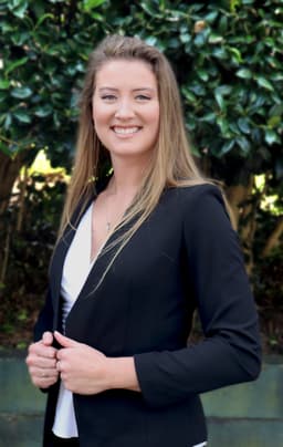 Who is Hannah the Financial Advisor?